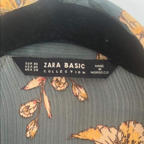 Zara Green Button Down Shirt with Notched Collar and Long Sleeves - Picture 3 of 3